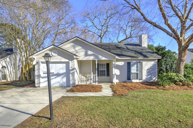 Building Photo - Gorgeous 3 BR, 2 BA , 1 Car Garage Home Of...