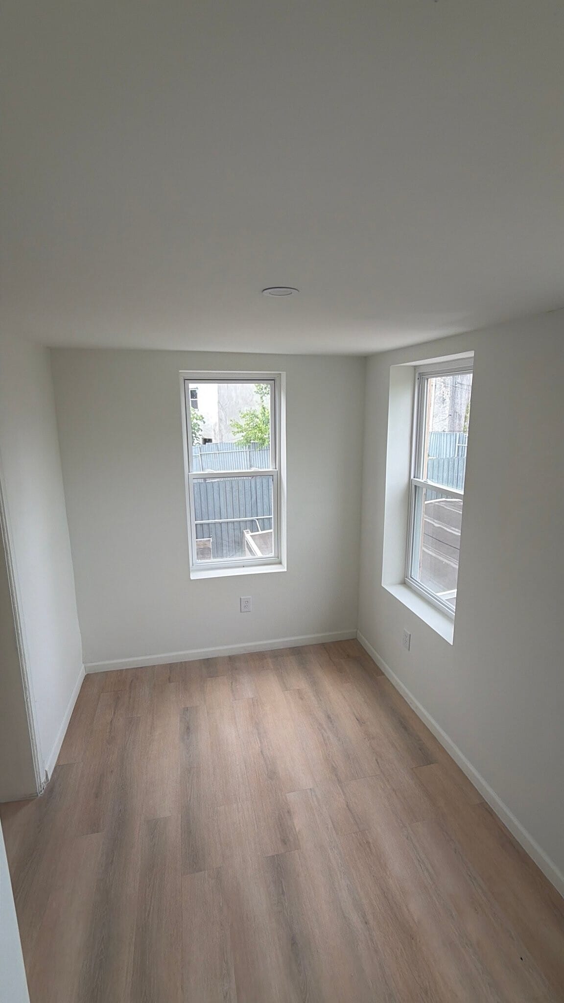 Building Photo - 2742 Kensington Ave