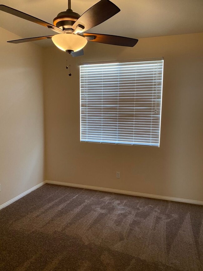 Building Photo - 3 BEDROOM VICTORVILLE HOME