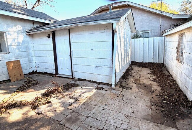 Building Photo - 2213 Bridwell St