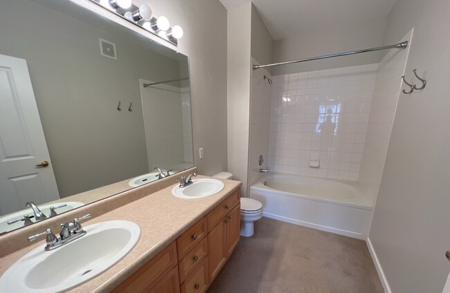 Building Photo - Upper Level Condo Near Cherry Creek State ...