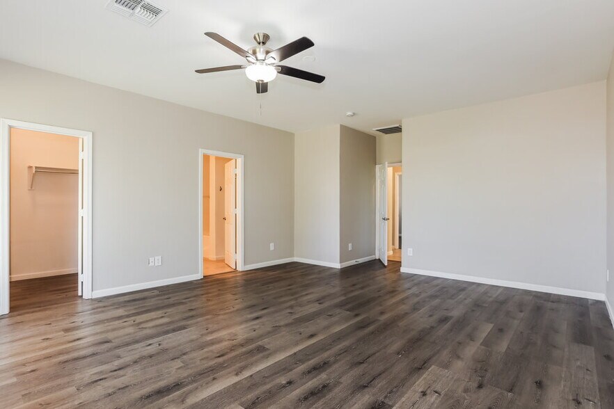 Building Photo - 40994 N Vine Ave