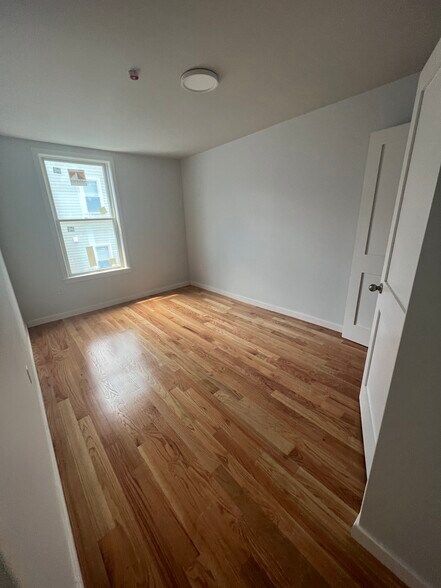 Building Photo - 11 Douglas St