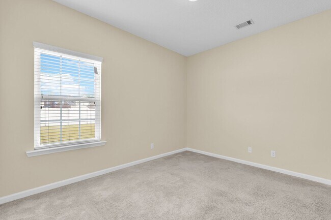 Building Photo - AVAILABLE JUNE 2025 [SMALL PET PREFERRED: ...