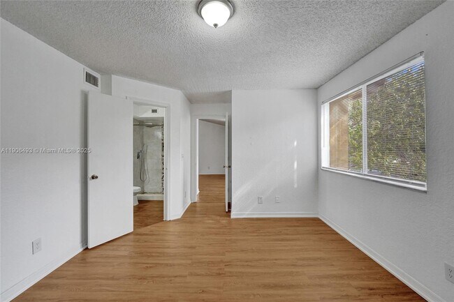 Building Photo - 417 Vista Isles Dr