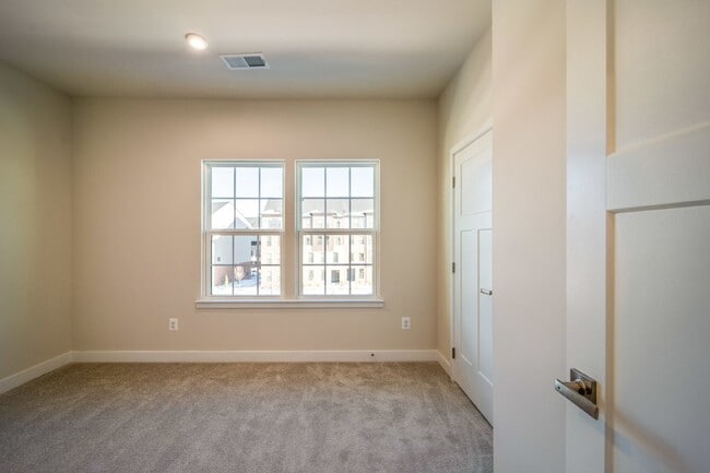 Building Photo - 14062 Sunrise Valley Dr