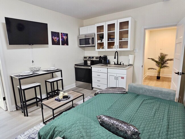 Building Photo - Fully Furnished: Beautiful 4-Bedroom Home ...