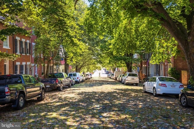 Building Photo - 317 S Union St