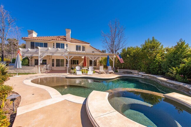 Building Photo - 2663 Yellowwood Dr