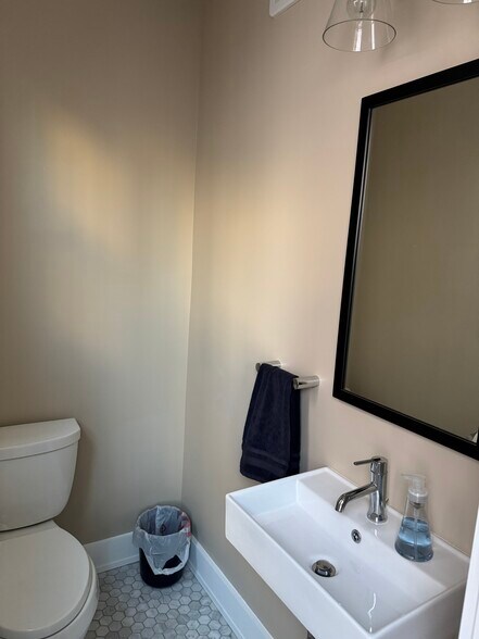 Building Photo - 1414 Quincy St NW