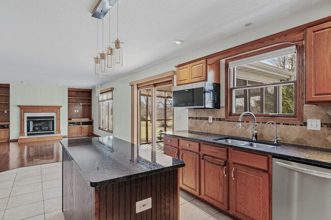 Building Photo - 2052 Ashford Rd