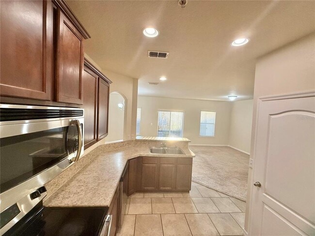 Building Photo - 6568 S Goldenrod Rd