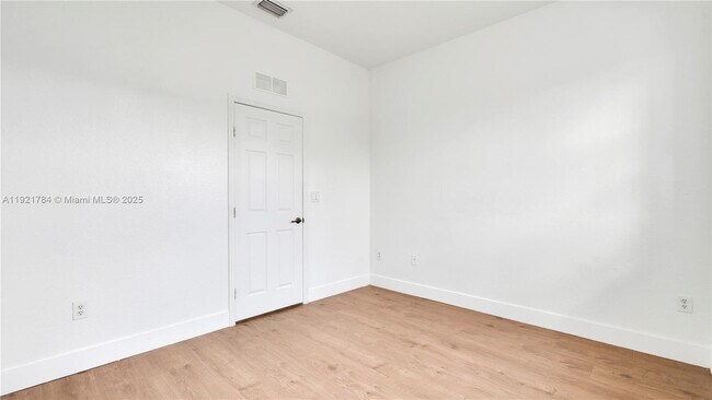 Building Photo - 4921 SW 140th Terrace