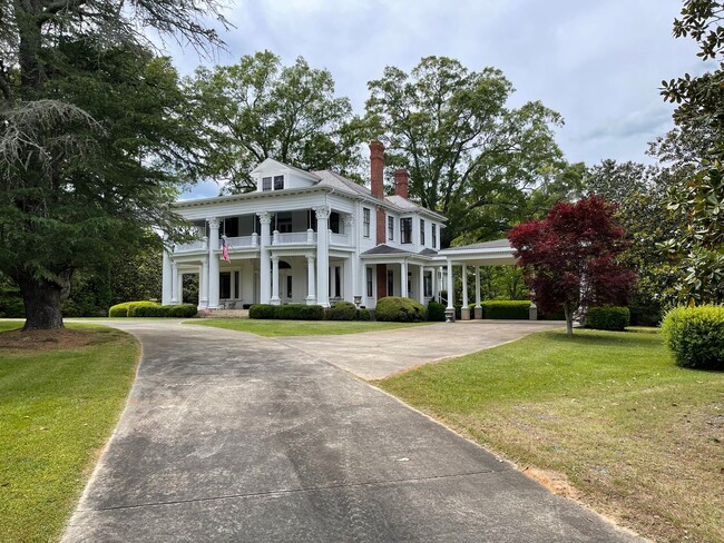 Building Photo - 17 Acres with enormous Magnolia trees