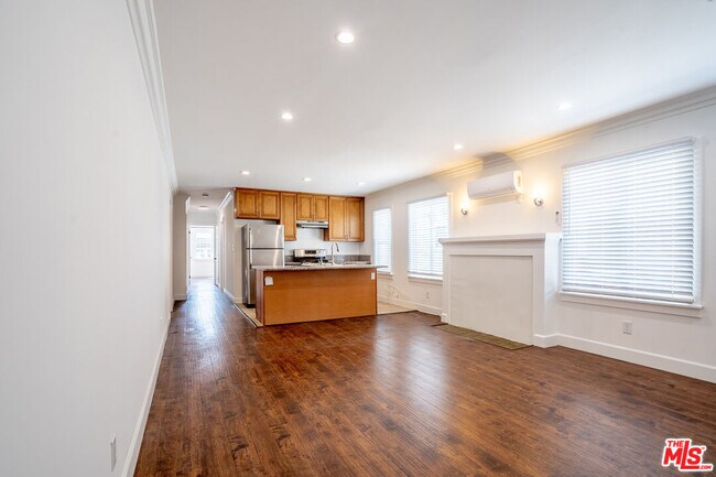 Building Photo - 1409 Bronson Ave