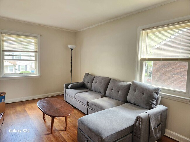 Building Photo - 15 Coolidge Ave