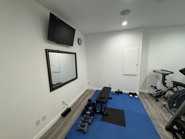 Building Photo - 912 McMurdo Cir