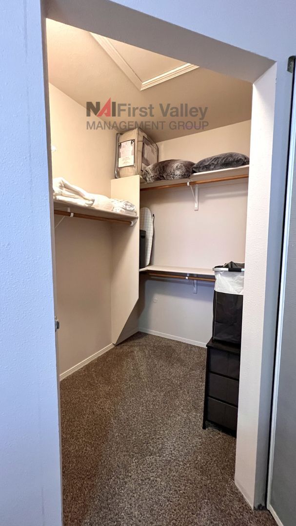 Building Photo - 1 Bedroom, 1 Bath Executive