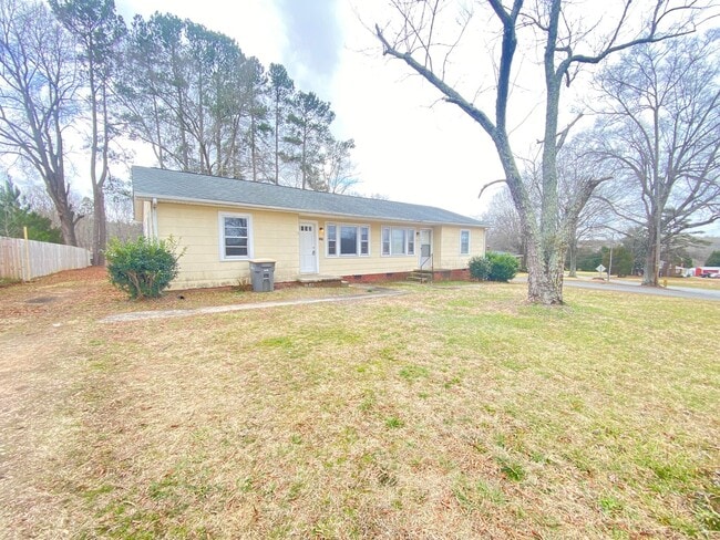 Primary Photo - Fully Renovated 2nd/1ba Duplex off Rainbow...