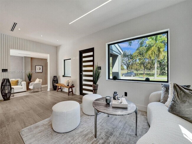 Building Photo - 2066 NE 174th St