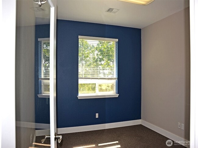 Building Photo - 576 N 5th Ave