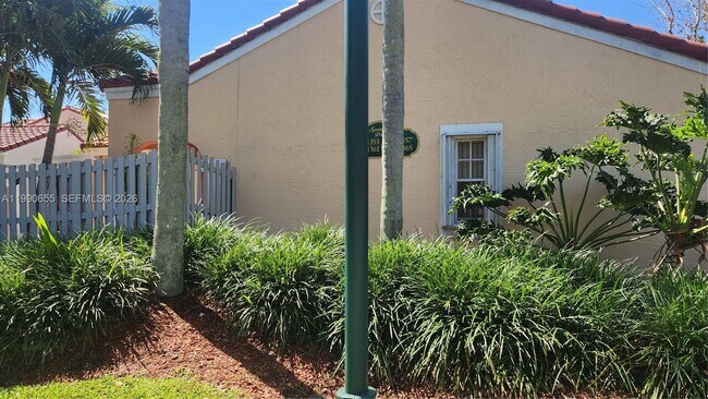 Building Photo - 1365 Springside Dr