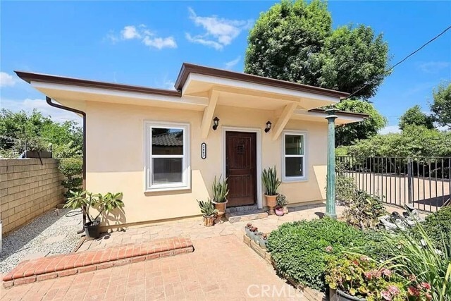 Primary Photo - 2643 Mayflower Ave