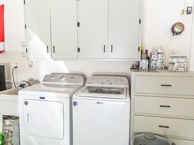 Building Photo - 379 Red Fox Rd