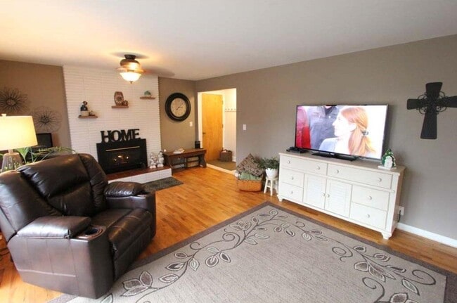 Building Photo - 2646 Yellowstone Ave