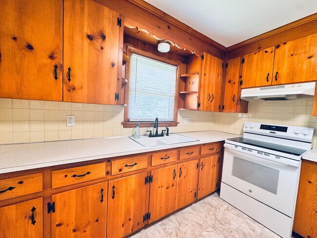 Building Photo - 113 Hydaway Dr