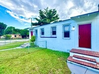 Building Photo - Studio Duplex