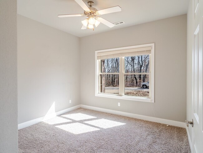 Building Photo - 13 Bobwith Ln