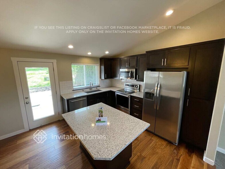 Building Photo - 19407 Valley View Dr