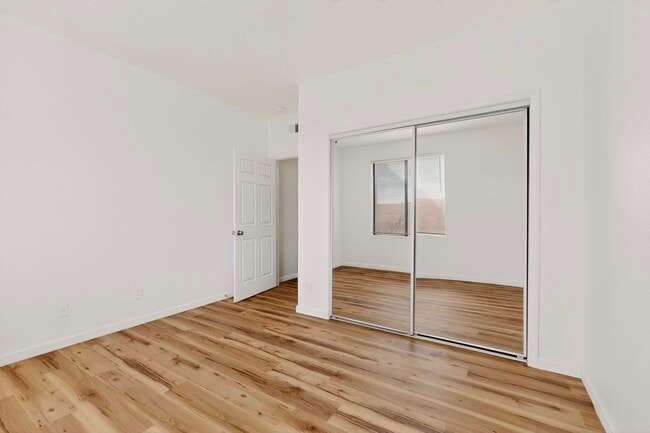 Building Photo - 4200 Ridgeway Ct