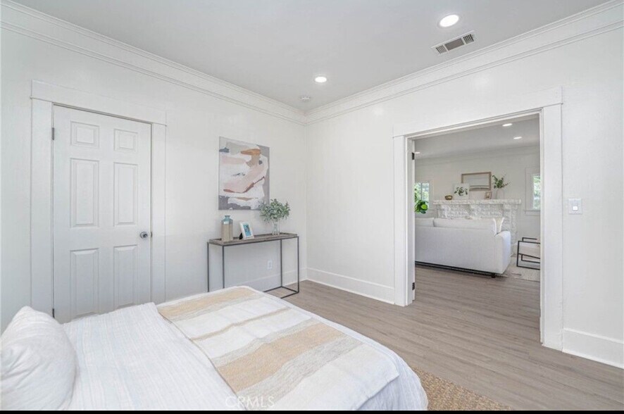 Building Photo - 1842 W 50th St