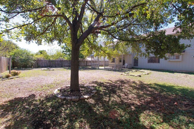 Building Photo - Updated 4 Bedroom • 2.5 Bath • West Round Rock • Downstairs Primary Suite • Two Living Areas • La...
