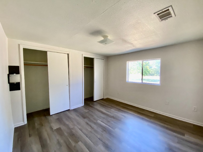 Building Photo - 415 Jasmine Ln