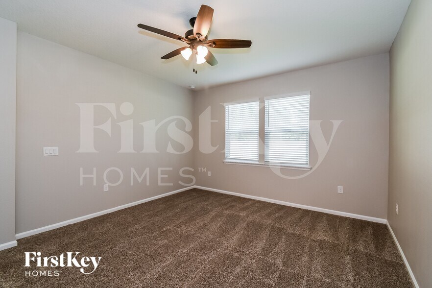 Building Photo - 205 Orient Dr
