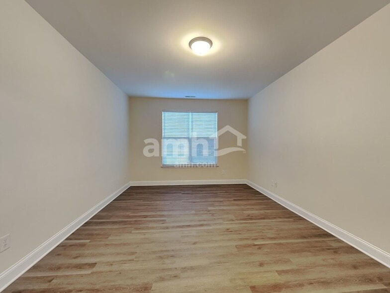 Building Photo - 2217 Magnolia Ct