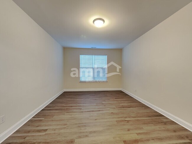 Building Photo - 2217 Magnolia Ct