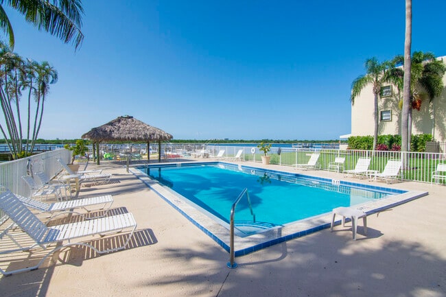 Building Photo - 1300 Seaway Dr