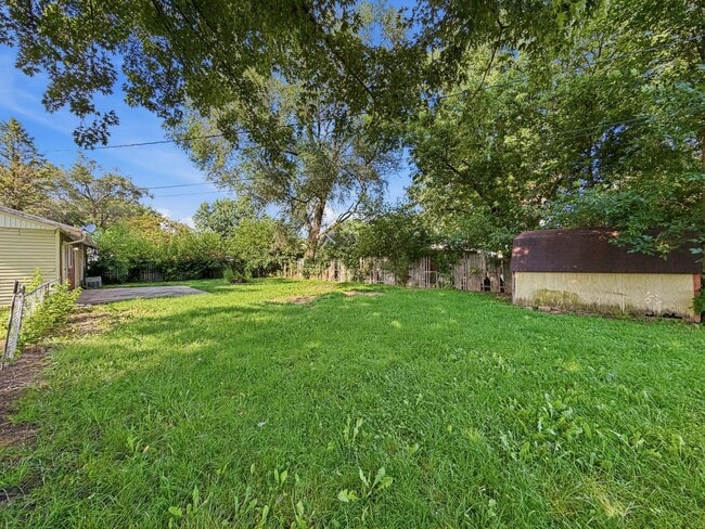 Building Photo - 836 Eastmont Dr