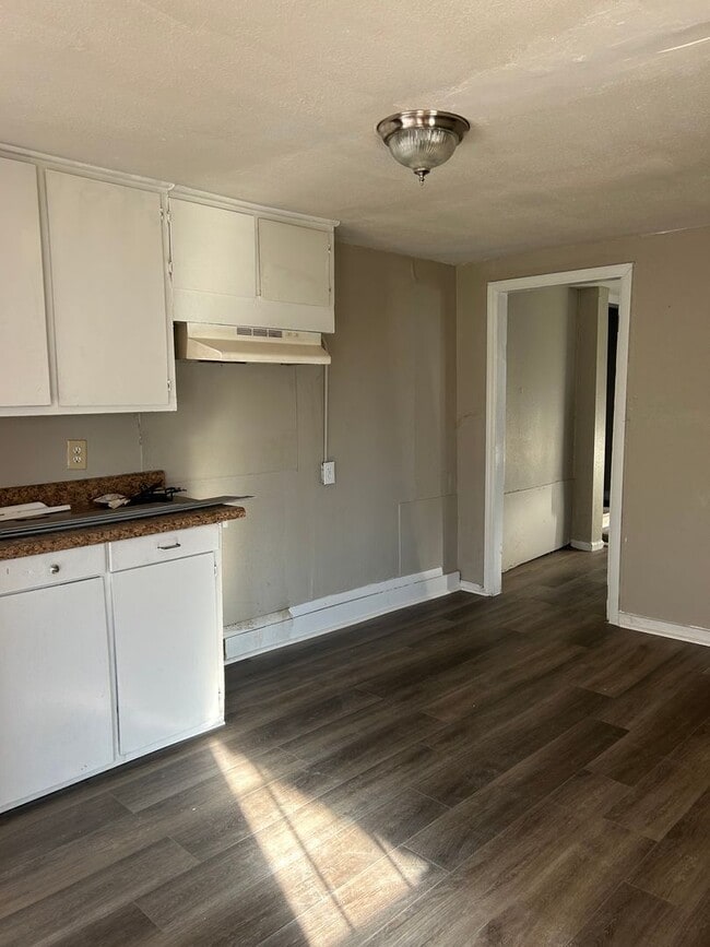 Building Photo - ALL UTILITIES INCLUDED