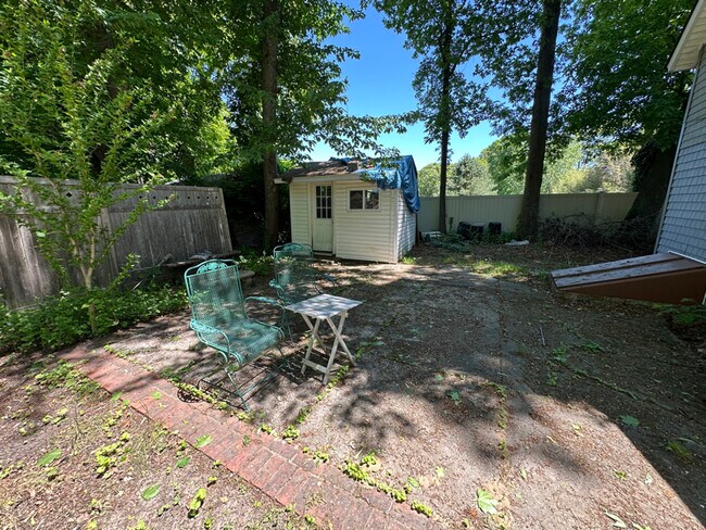 Building Photo - 51 BELLEROSE Rd