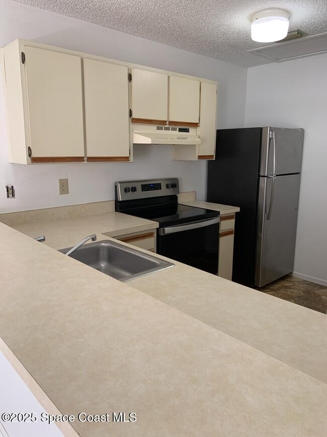 Building Photo - 1485 Malibu Cir NE