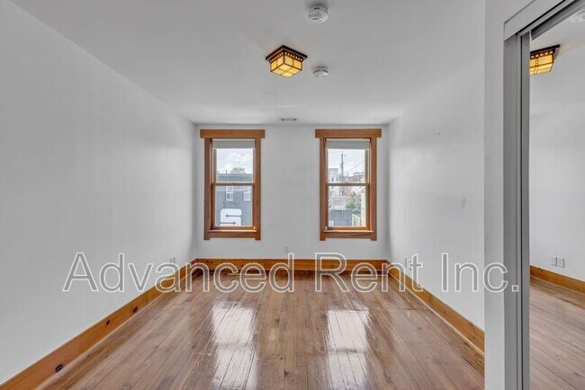 Building Photo - 2802 E Fairmount Ave