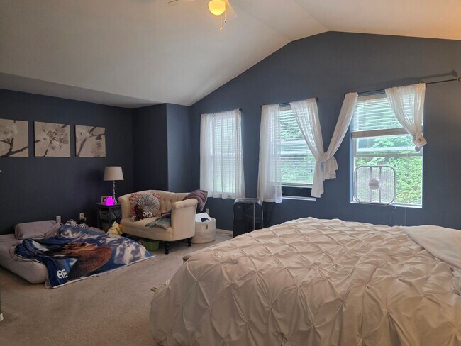 Building Photo - 3 Bedroom Craftsman Style Home in Convenie...