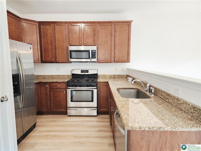 Building Photo - 937 King Way