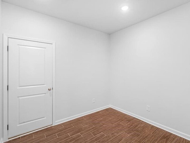 Building Photo - 223 Monarch Village Way