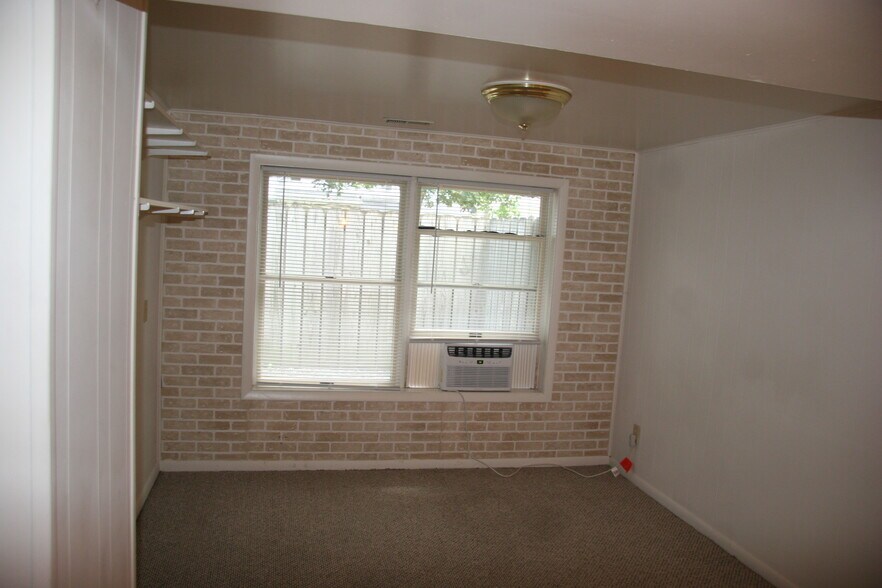 Building Photo - 121 W Stadium Ave